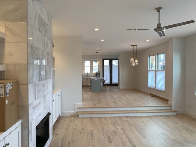 Building Photo - 523 Fatherland St