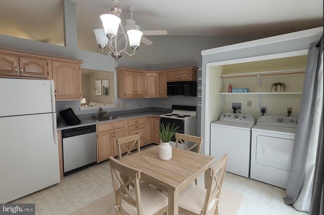 Building Photo - 2725 Vivians Way