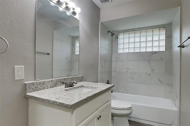 Building Photo - 9903 Jockey Club Dr