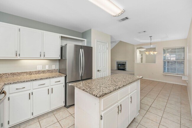 Building Photo - Updated 3BR in Bluewater Bay!!
