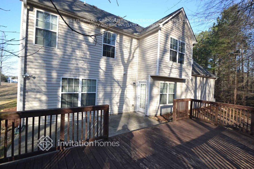 Building Photo - 1521 River Song Way