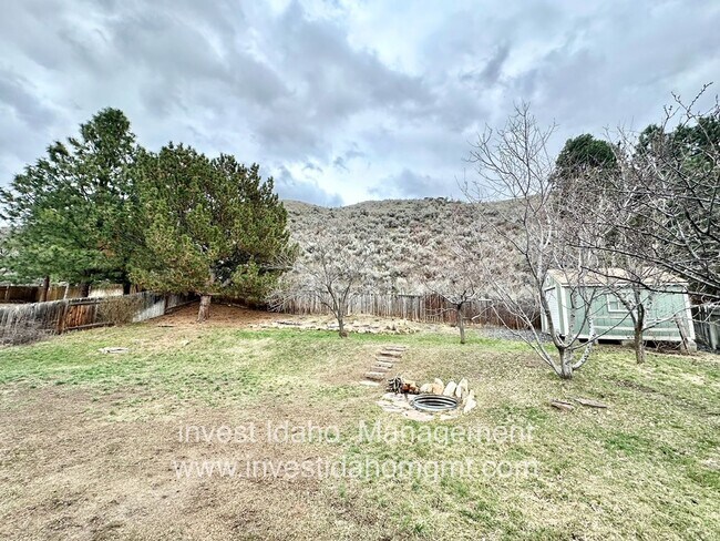 Building Photo - Enjoy the foothill views from your backyard!