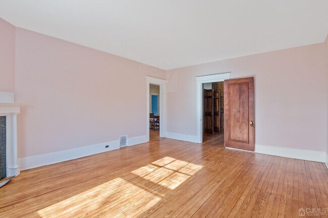 Building Photo - 6 E Union Ave