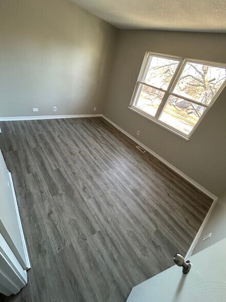 Building Photo - 2725 Ponderosa Dr