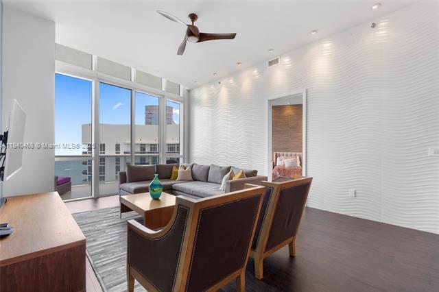 Building Photo - 16001 Collins Ave