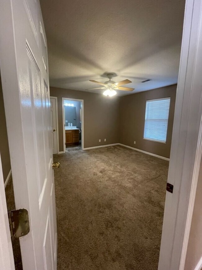 Building Photo - Hardin Valley Knoxville 37932 - 4 bedroom, 2 bath home - Call Ed Johnson 865-924-5045