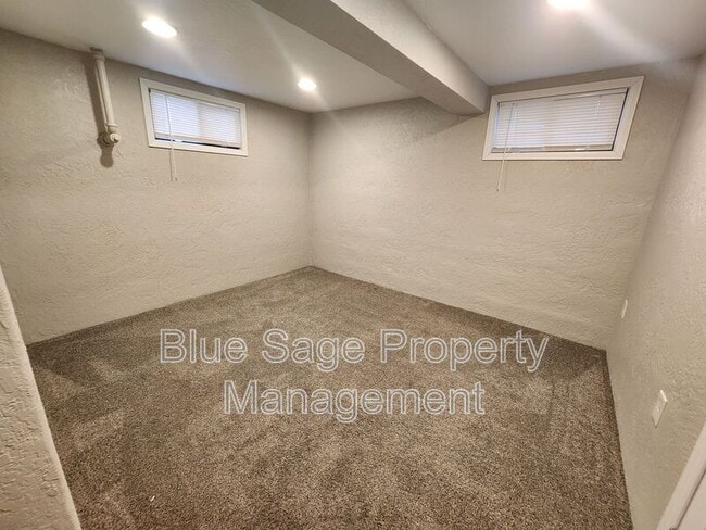 Building Photo - 812 W 13th St