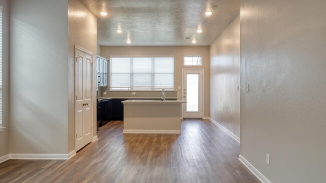 Building Photo - 2220 John Ross Ct