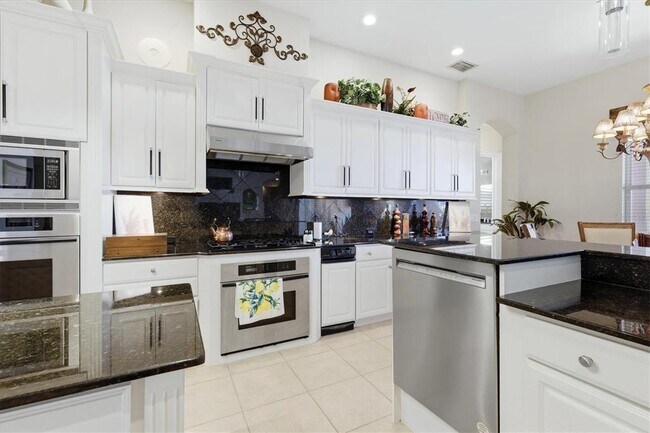 Building Photo - 1007 3rd St E