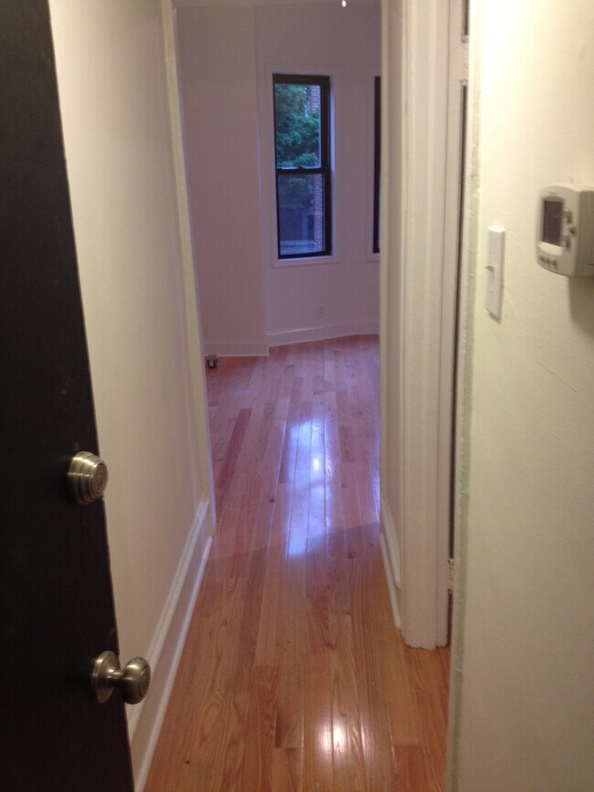 Building Photo - 1020 Pine St