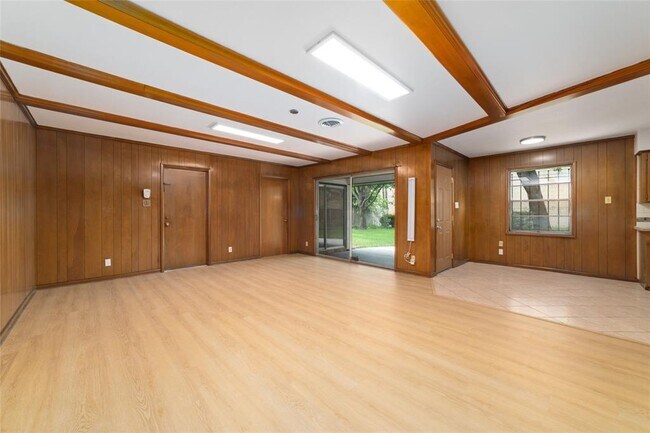 Building Photo - 7615 Barberton Dr