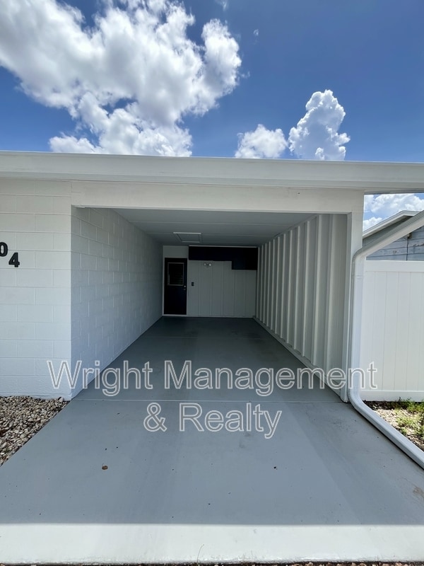 Building Photo - 704 Torrey Pines Ave