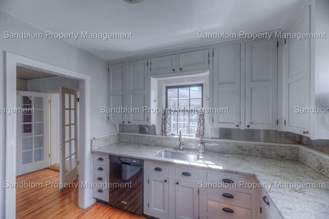 Building Photo - For Lease | Brookside | $1800 Rent | Available now!