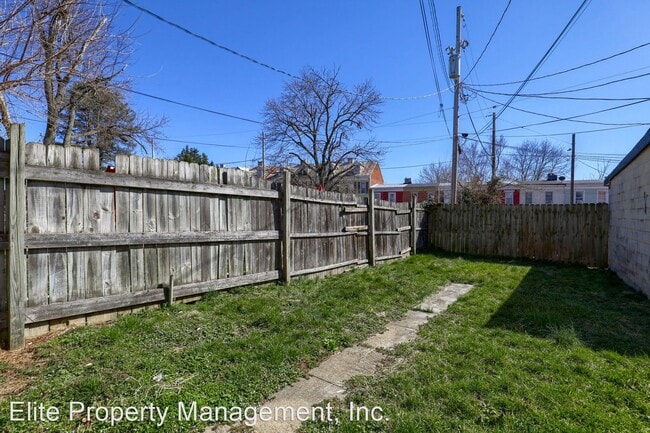 Building Photo - 4 br, 1 bath House - 588 W Princess Street