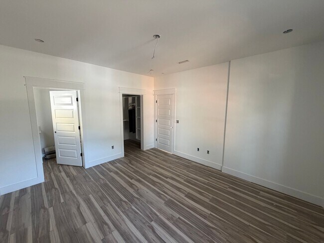 Building Photo - 904 N Sang Ave