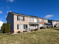 Building Photo - 2 Bedroom Townhouse in Harrisonburg