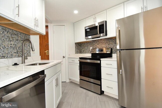 Building Photo - 2725 Connecticut Ave NW