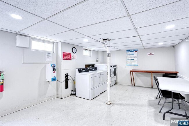 Building Photo - 1600 Fair Lawn Ave