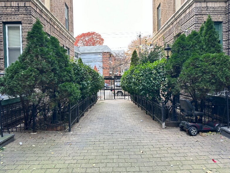 Building Photo - 264-268 Palisade Ave