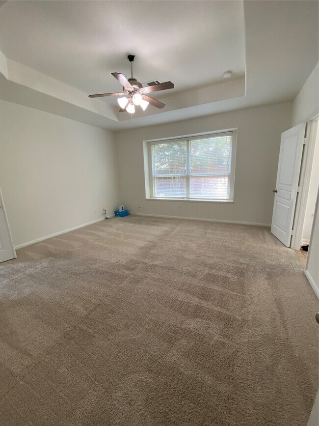 Building Photo - 9535 Empress Crossing Dr