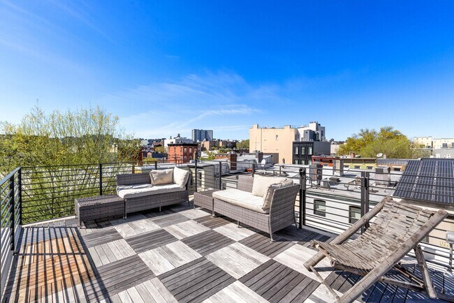 Building Photo - 634 Garden St