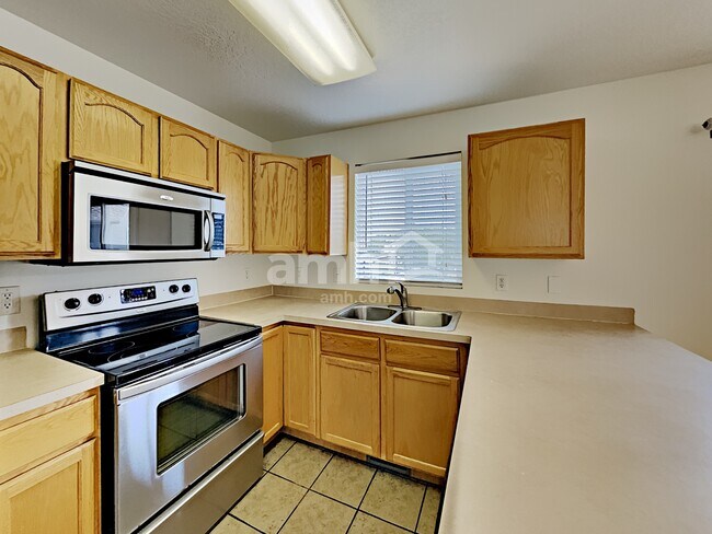 Building Photo - 88 E 2325 S