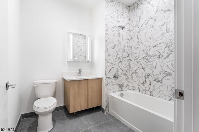 Building Photo - 25 Freeway Dr E