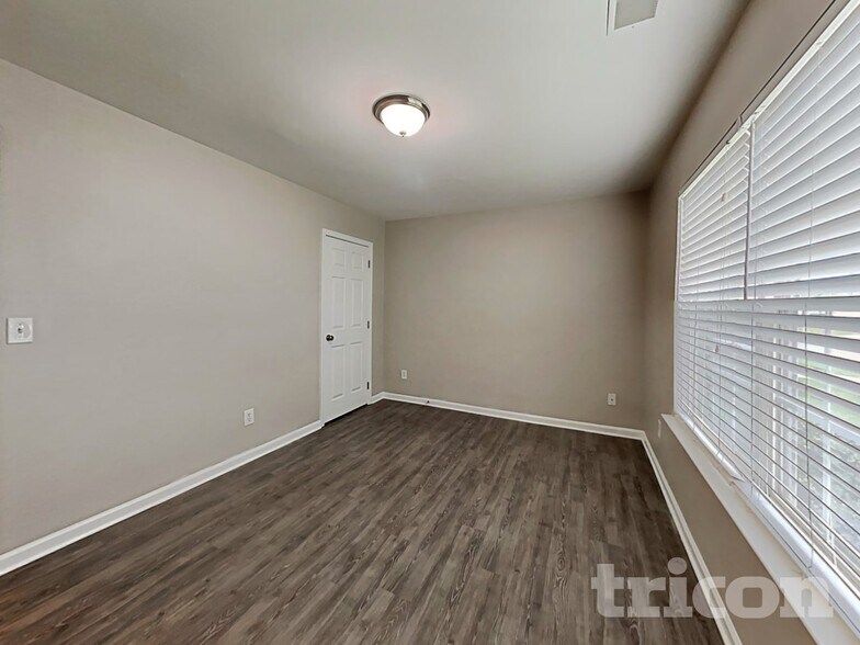 Building Photo - 5213 Hildreth Court