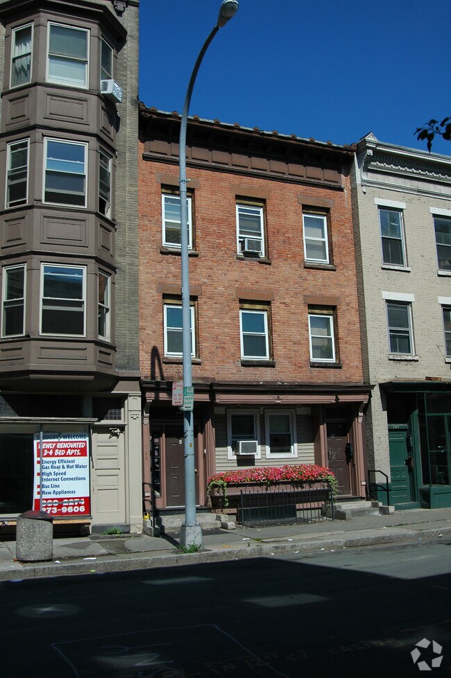 Building Photo - 149 4th St