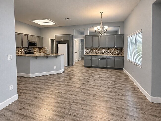 Building Photo - 6602 Escallonia Way