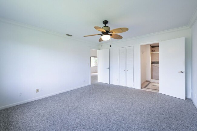 Building Photo - 4130 Looking Glass Ln