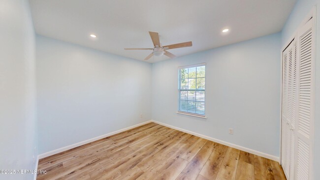 Building Photo - 450 Aquatic Dr