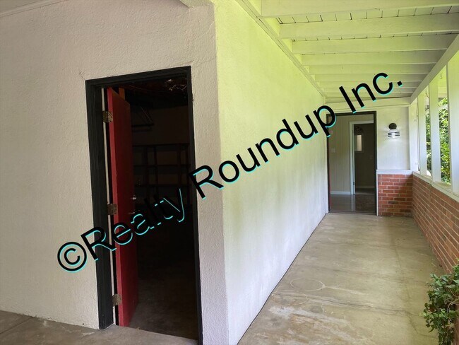 Building Photo - Beautiful Lincoln Village Home