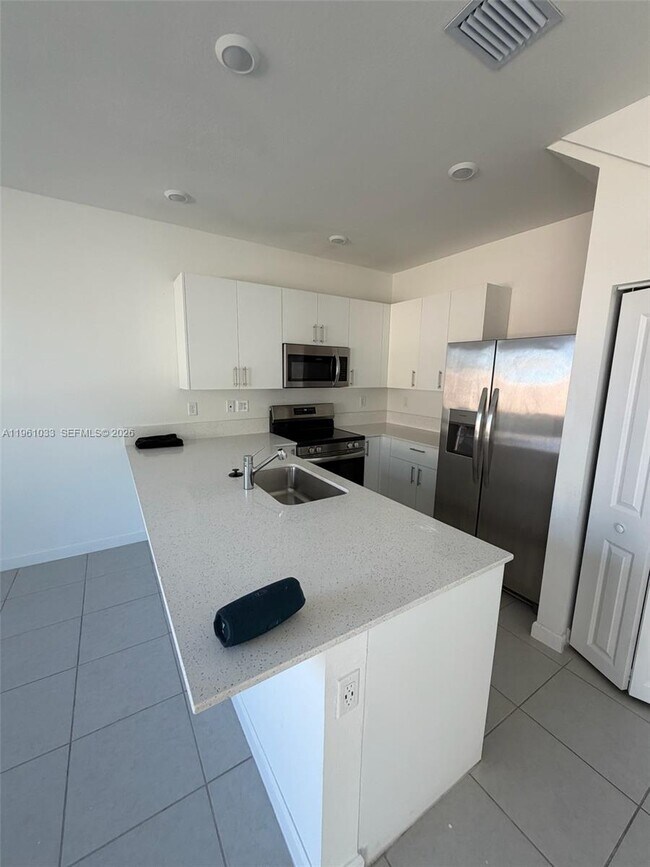 Building Photo - 679 SE 13th St Cir