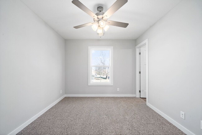 Building Photo - 305 Honeycomb Ct