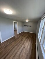 Building Photo - 521 N Spruce St