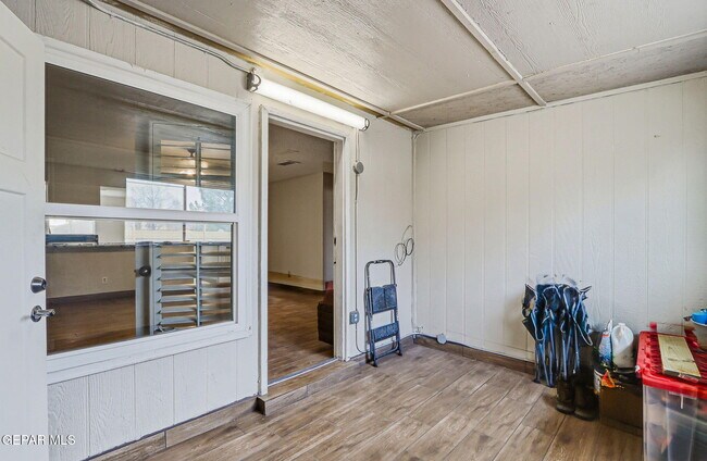 Building Photo - 2624 Lake Victoria Dr