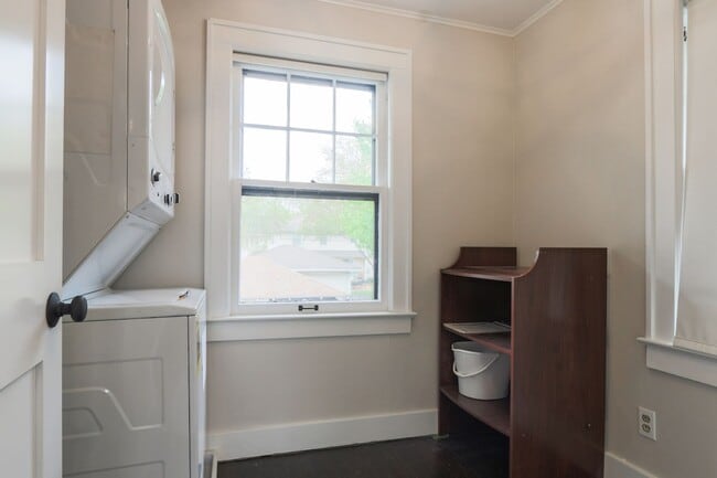 Building Photo - {204} Brookside Stunner + Fully updated 2 Story + Fenced Yard + 1 Car Garage