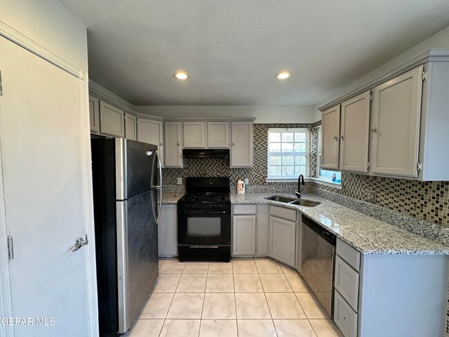 Building Photo - 10960 Joe Dimaggio Cir