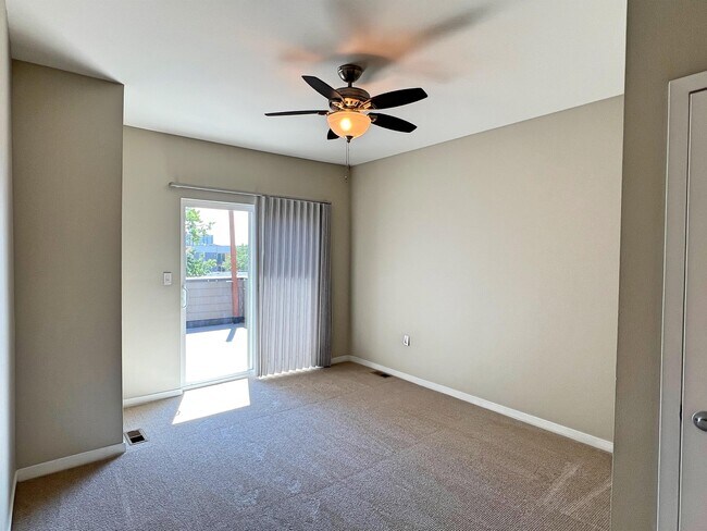 Building Photo - 2411 W Argyle Pl