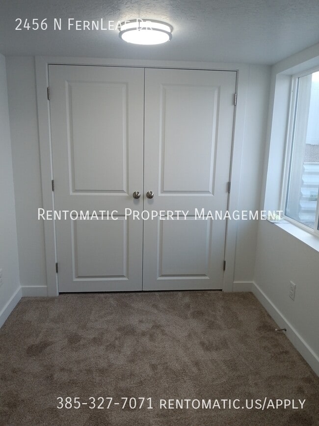 Building Photo - 2456 N Fernleaf Dr