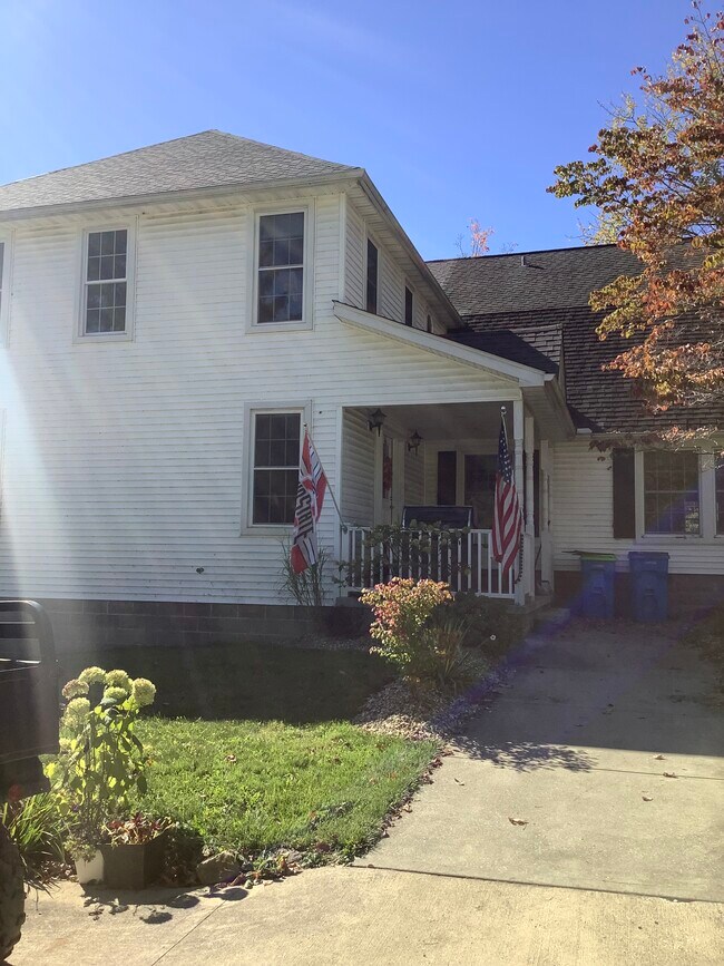 Building Photo - 13775 Carlton St