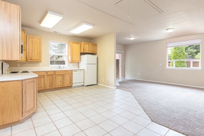 Building Photo - 3 Bed Room 2 Bath No Garage No Carport