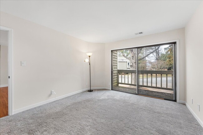 Building Photo - BEAUTIFULLY UPDATED!