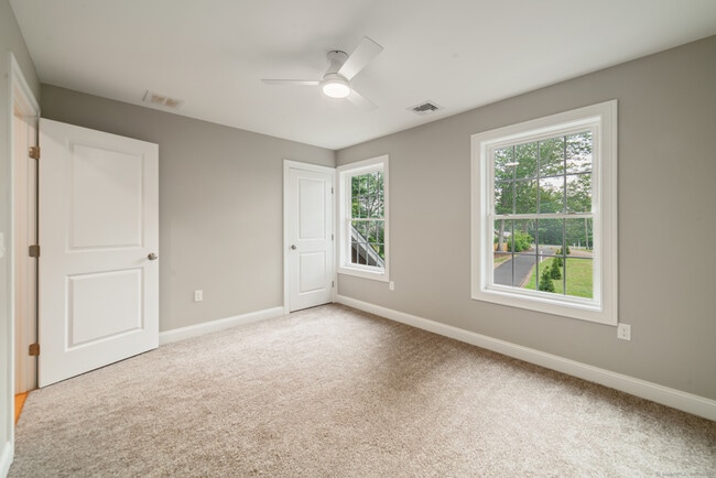 Building Photo - 164 Fox Den Rd