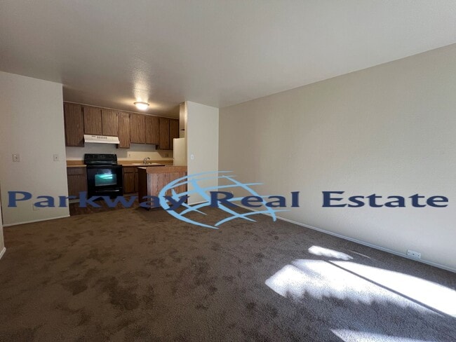 Building Photo - Downstairs 2 Bedroom 1 Bathroom Condo in E...
