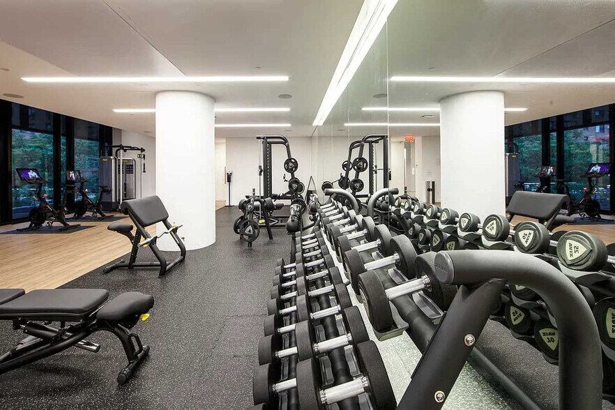 Building Photo - 685 1st Ave