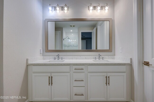 Building Photo - 7435 Calusa Ct
