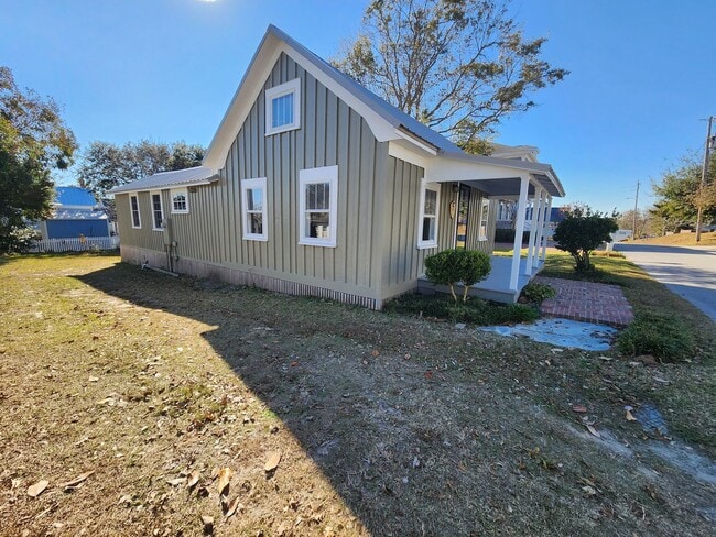 Building Photo - 1906 Edwin Kirkman Historic Home in Swansboro, NC