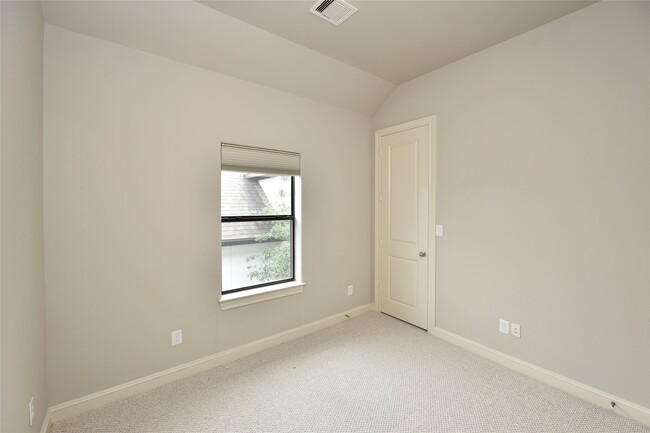 Building Photo - 5813a Kiam St